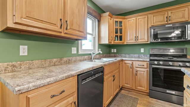 7233 Summerlyn Drive, Fort Wayne, IN 46835