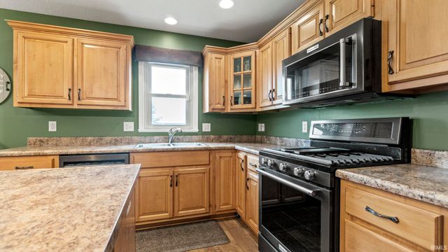 7233 Summerlyn Drive, Fort Wayne, IN 46835