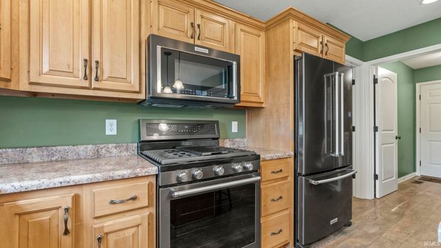 7233 Summerlyn Drive, Fort Wayne, IN 46835