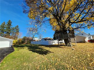 Berwick Road South, Salina, NY 13208