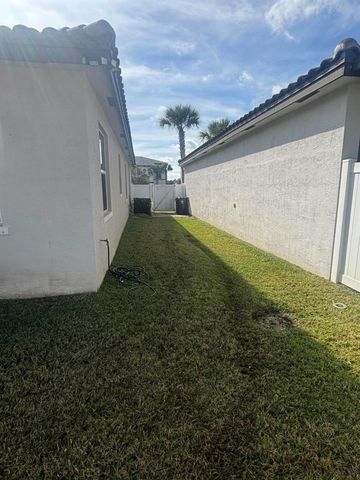 8010 NW Greenbank Circle, Port St Lucie, FL 34987