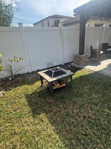 8010 NW Greenbank Circle, Port St Lucie, FL 34987