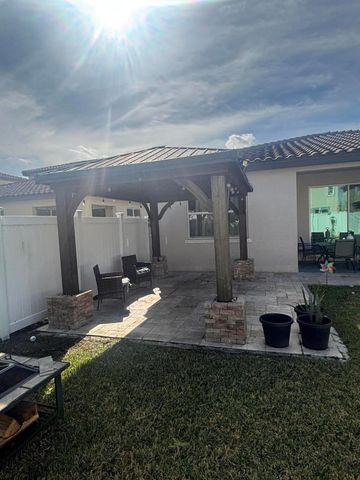 8010 NW Greenbank Circle, Port St Lucie, FL 34987
