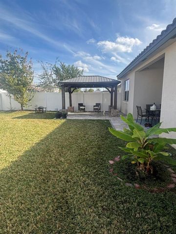 8010 NW Greenbank Circle, Port St Lucie, FL 34987