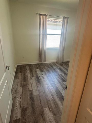 8010 NW Greenbank Circle, Port St Lucie, FL 34987