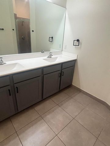 8010 NW Greenbank Circle, Port St Lucie, FL 34987