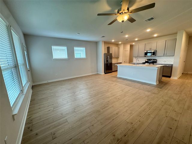101 Hereford LOOP, Hutto, TX 78634