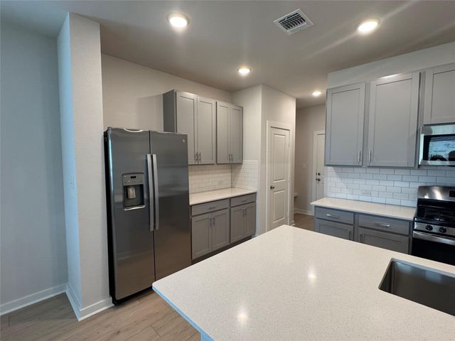 101 Hereford LOOP, Hutto, TX 78634