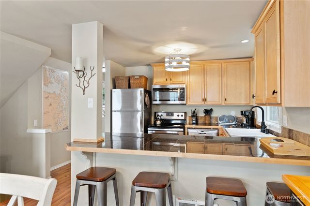 211 E Shoreline Lane, Shelton, WA 98584