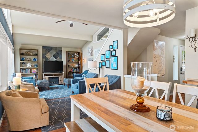 211 E Shoreline Lane, Shelton, WA 98584