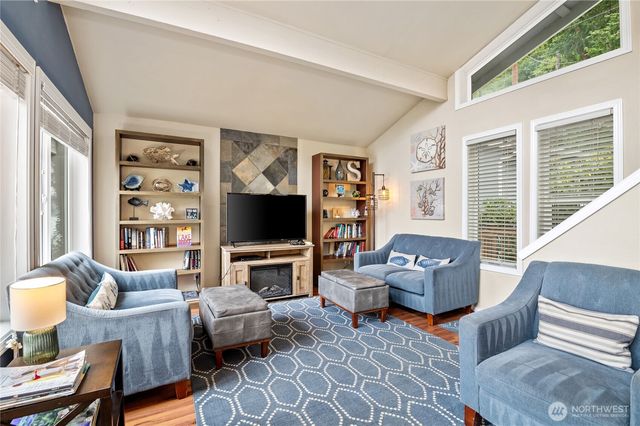 211 E Shoreline Lane, Shelton, WA 98584