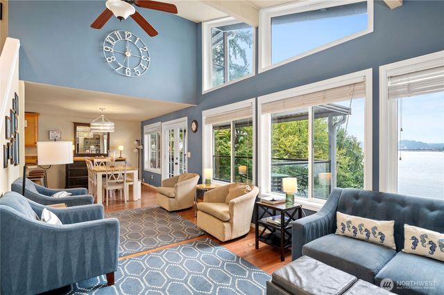 211 E Shoreline Lane, Shelton, WA 98584