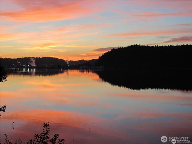 211 E Shoreline Lane, Shelton, WA 98584