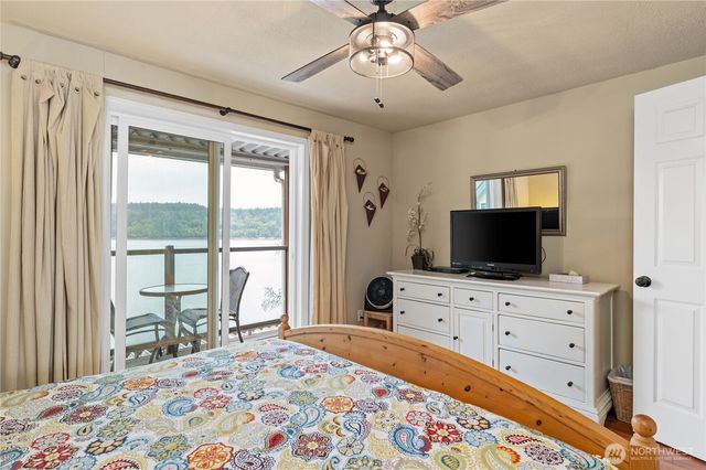 211 E Shoreline Lane, Shelton, WA 98584