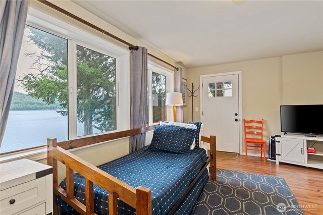 211 E Shoreline Lane, Shelton, WA 98584