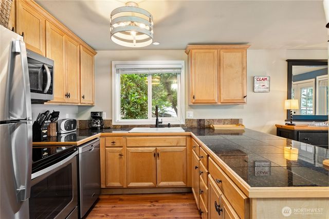 211 E Shoreline Lane, Shelton, WA 98584