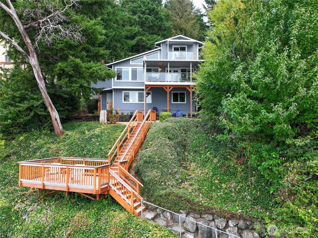 211 E Shoreline Lane, Shelton, WA 98584