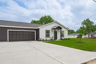 632 Silliman, Sealy, TX 77474