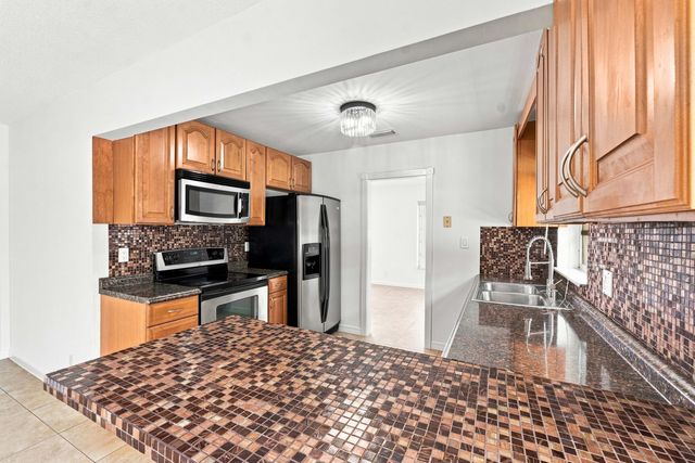 3310 NW 90th Avenue N, Coral Springs, FL 33065