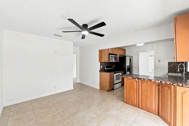 3310 NW 90th Avenue N, Coral Springs, FL 33065