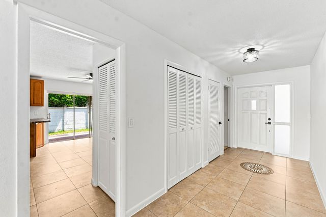 3310 NW 90th Avenue N, Coral Springs, FL 33065