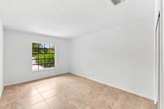 3310 NW 90th Avenue N, Coral Springs, FL 33065