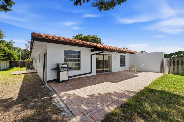 3310 NW 90th Avenue N, Coral Springs, FL 33065