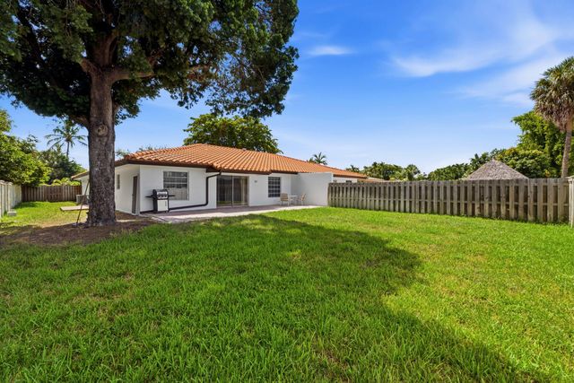 3310 NW 90th Avenue N, Coral Springs, FL 33065