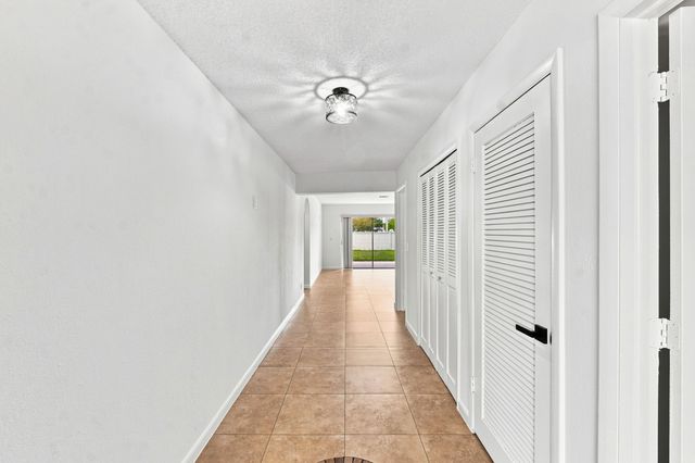 3310 NW 90th Avenue N, Coral Springs, FL 33065