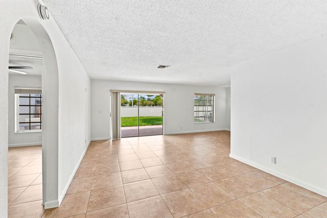 3310 NW 90th Avenue N, Coral Springs, FL 33065