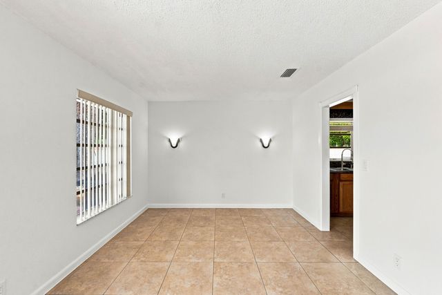3310 NW 90th Avenue N, Coral Springs, FL 33065