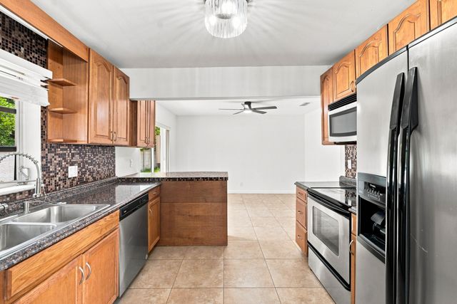 3310 NW 90th Avenue N, Coral Springs, FL 33065