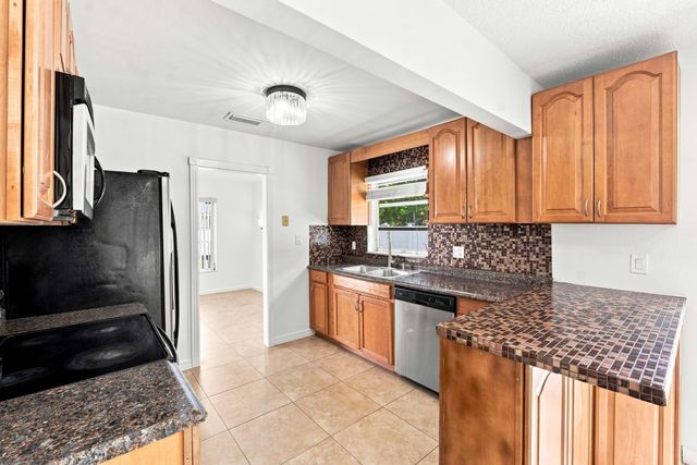 3310 NW 90th Avenue N, Coral Springs, FL 33065