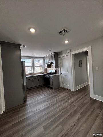 731 Elm 2R, Kearny, NJ 07032