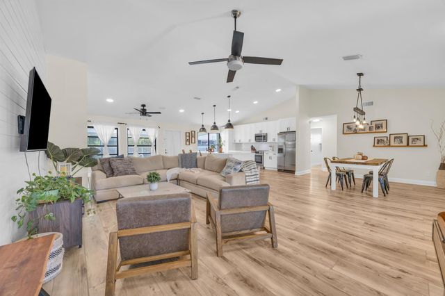 6558 SE Roanoke Court, Hobe Sound, FL 33455