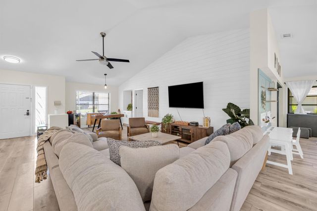 6558 SE Roanoke Court, Hobe Sound, FL 33455