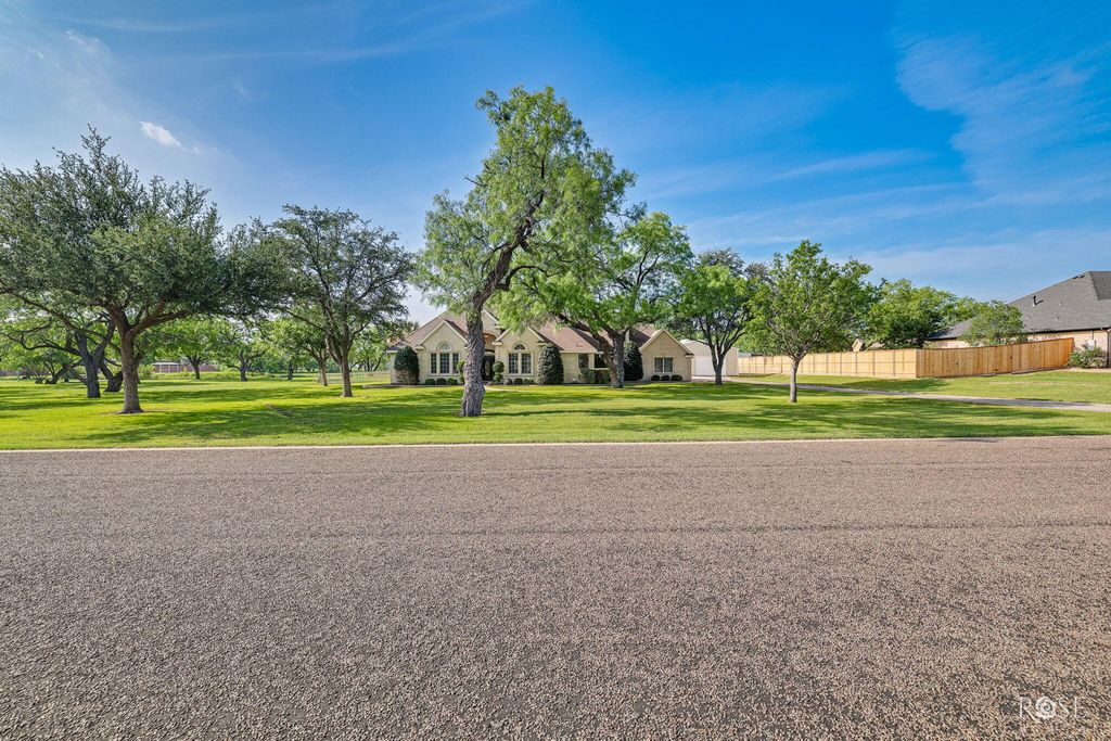 Image 1 of property listing at 1523 Barbara Avenue, San Angelo, TX 76904