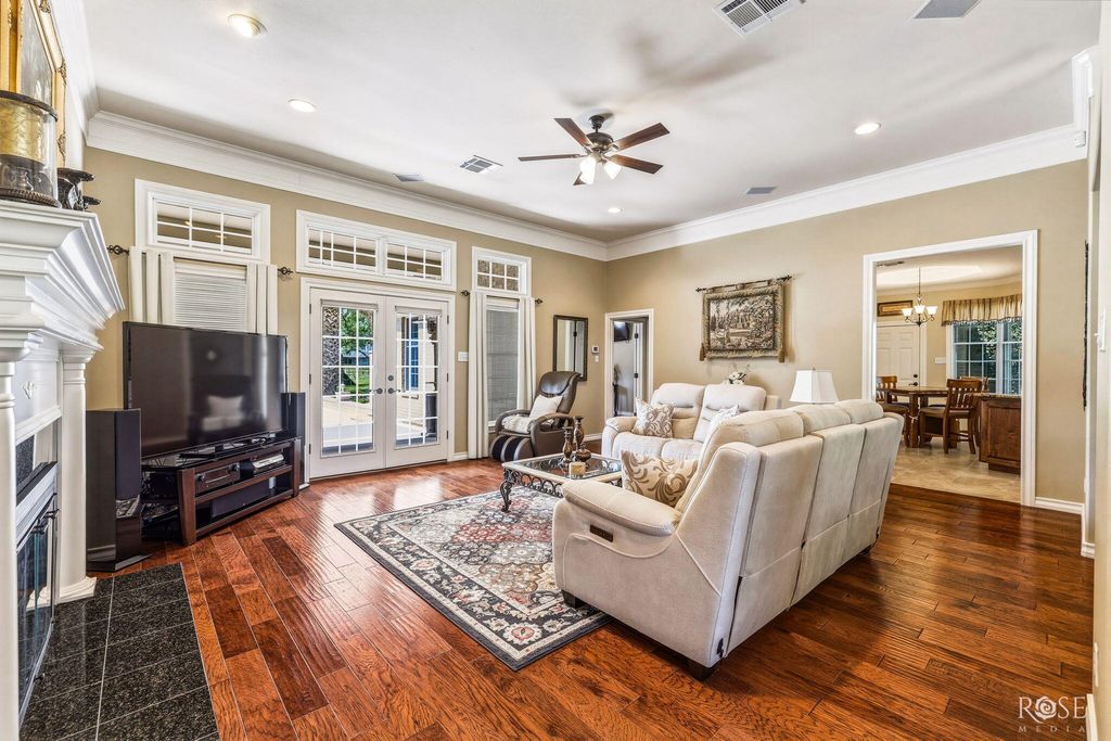 Image 11 of property listing at 1523 Barbara Avenue, San Angelo, TX 76904