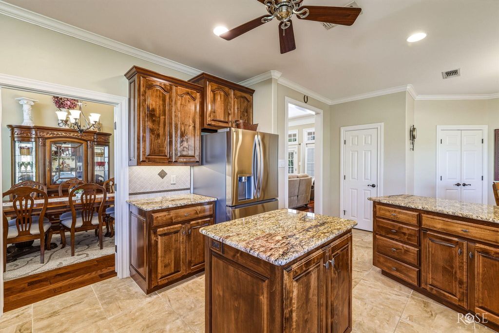 Image 12 of property listing at 1523 Barbara Avenue, San Angelo, TX 76904