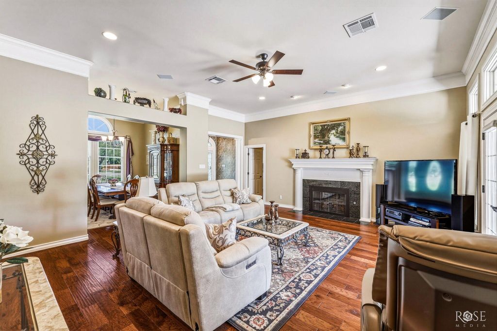 Image 13 of property listing at 1523 Barbara Avenue, San Angelo, TX 76904