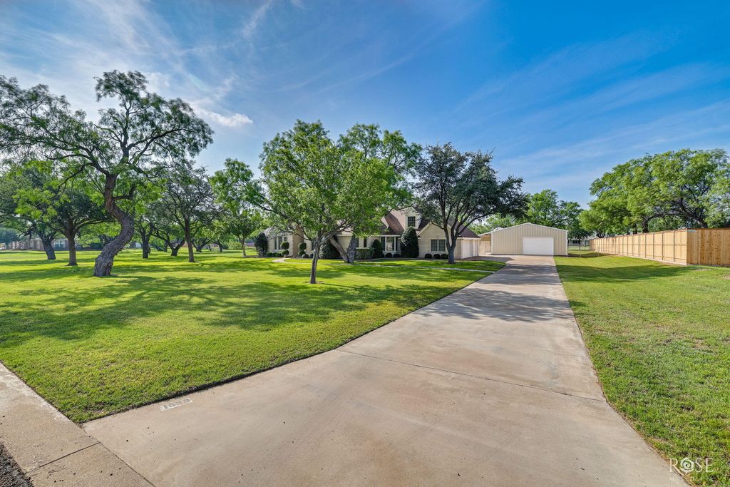 Image 2 of property listing at 1523 Barbara Avenue, San Angelo, TX 76904