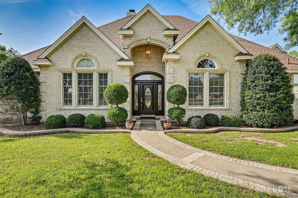 Image 4 of property listing at 1523 Barbara Avenue, San Angelo, TX 76904