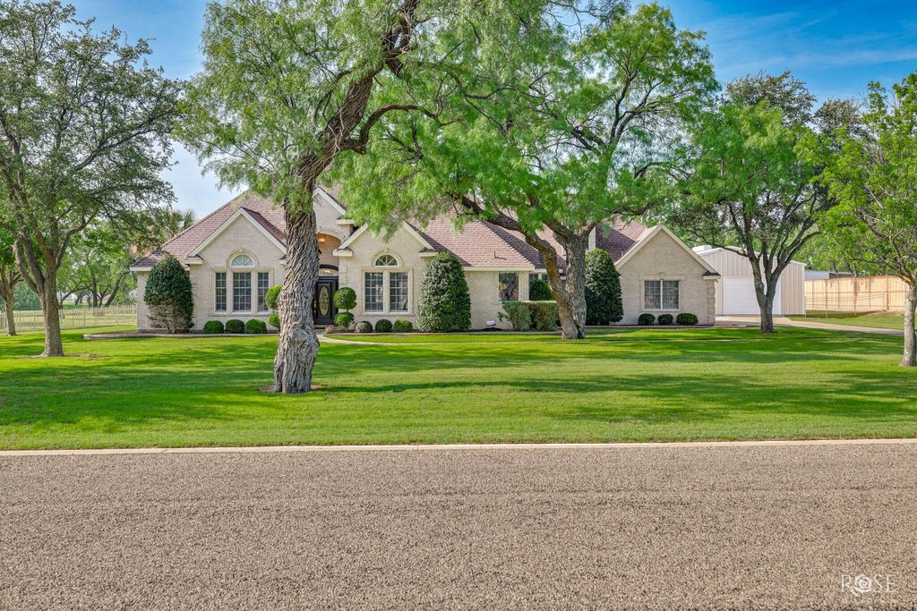 Image 5 of property listing at 1523 Barbara Avenue, San Angelo, TX 76904