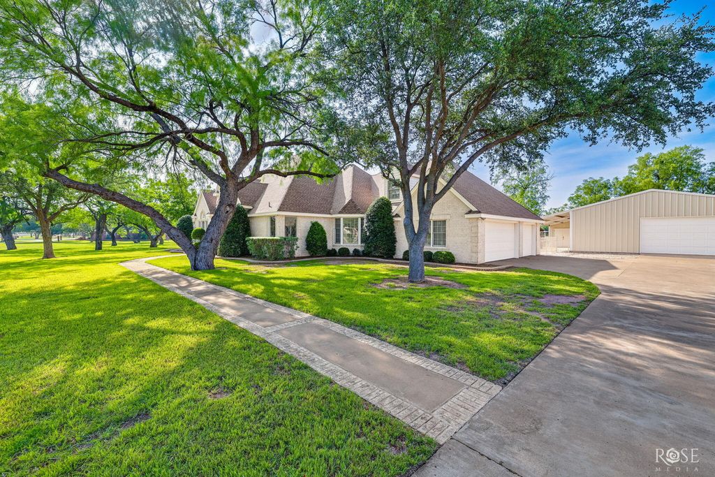 Image 6 of property listing at 1523 Barbara Avenue, San Angelo, TX 76904