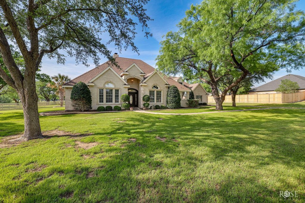 Image 7 of property listing at 1523 Barbara Avenue, San Angelo, TX 76904