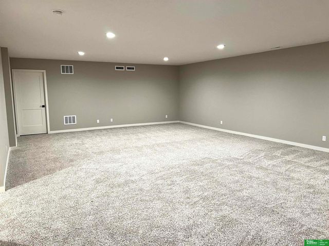 17635 Clay Street, Bennington, NE 68007