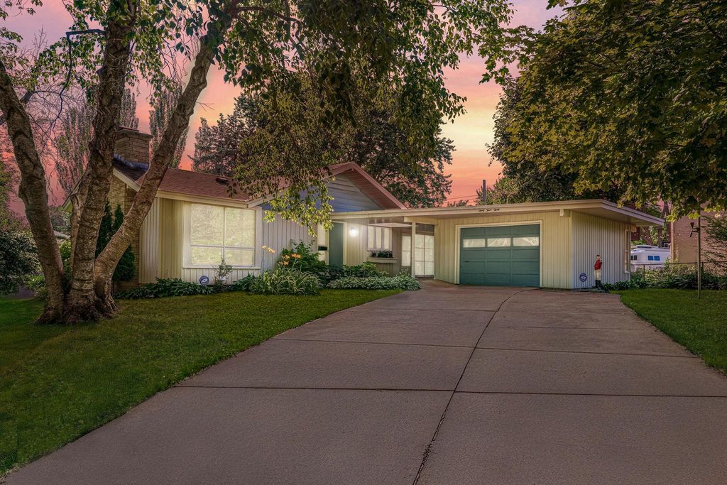 3330 Belden Drive NE, Saint Anthony, MN 55418