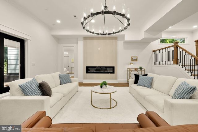 811 SLIGO CREEK PKWY, Takoma Park, MD 20912