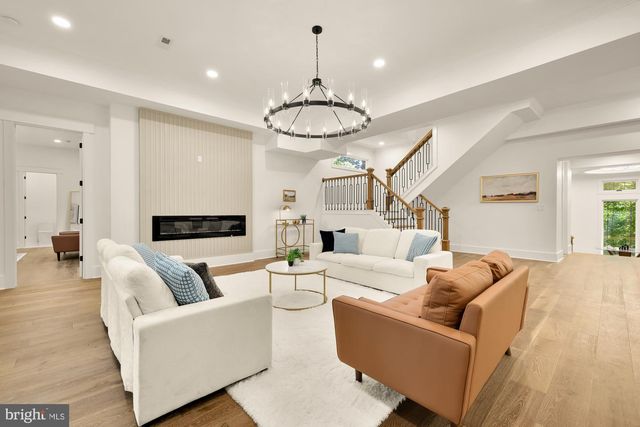 811 SLIGO CREEK PKWY, Takoma Park, MD 20912