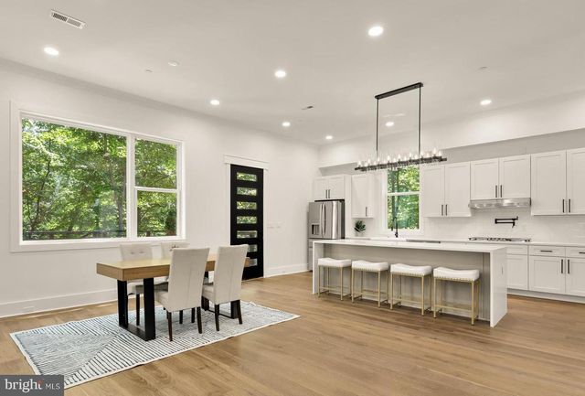 811 SLIGO CREEK PKWY, Takoma Park, MD 20912